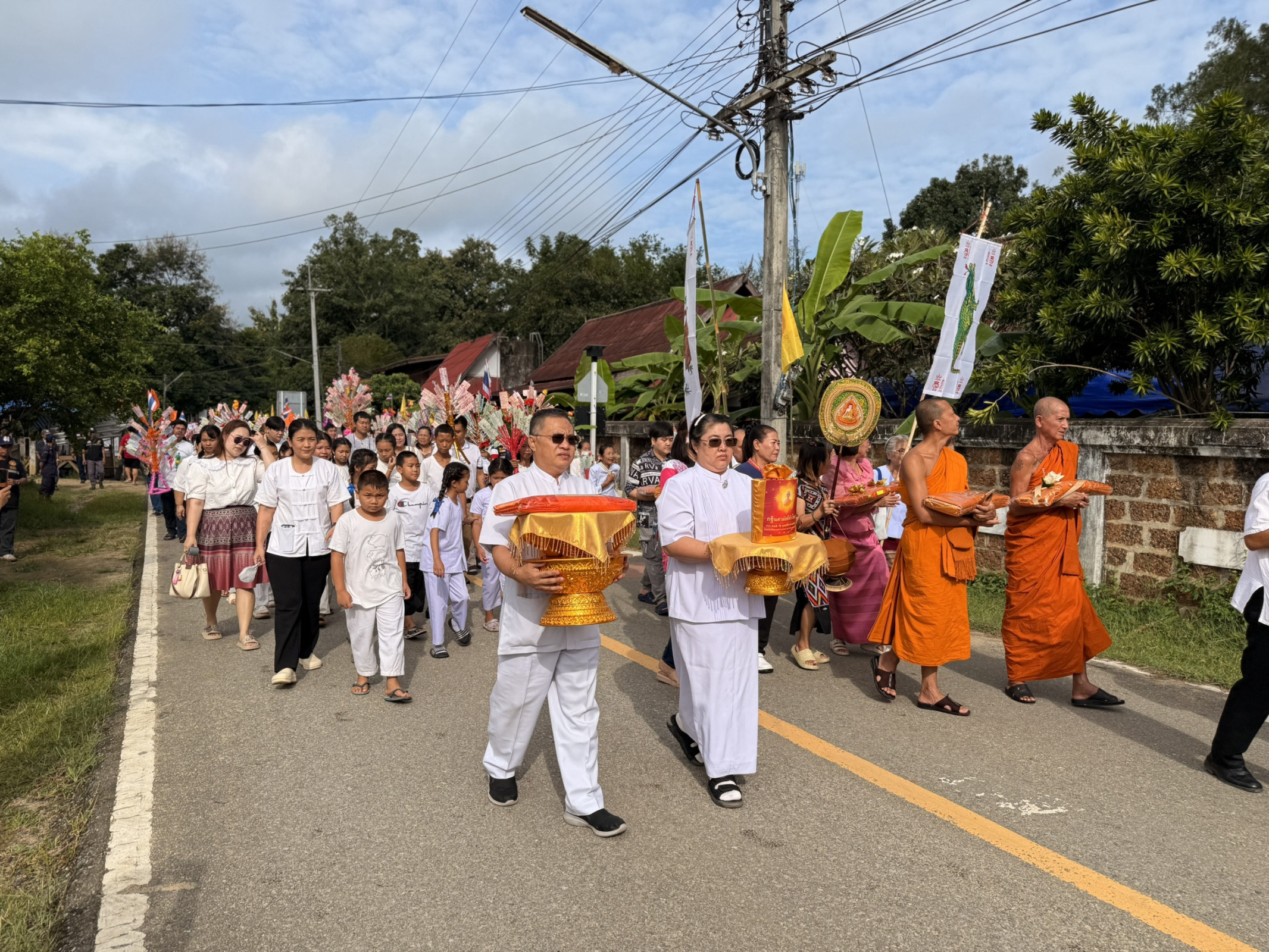 ภาพร่วมพิธีกรรมวัดบ้านโปง