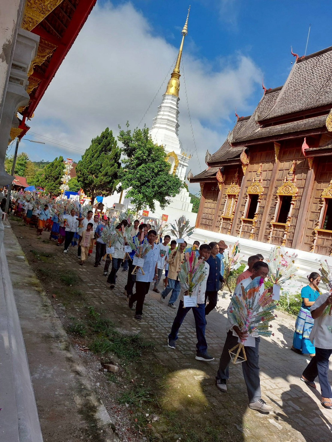 ภาพร่วมพิธีกรรมวัดบ้านทัพ