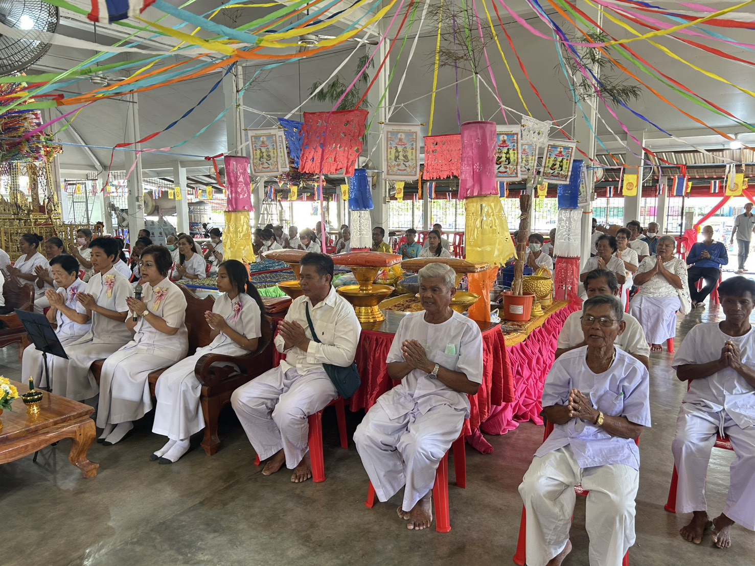 ภาพร่วมพิธีกรรมวัดสระนางสรง