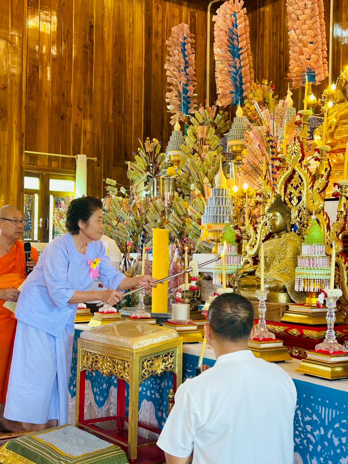 ภาพร่วมพิธีกรรมวัดช่องแคบ