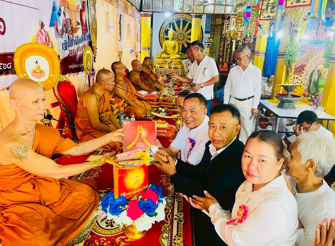 ภาพการถวายปัจจัยวัดวังหม้อ