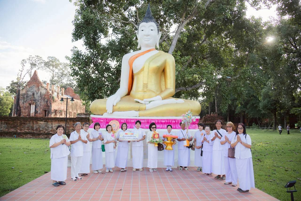 ภาพหมู่ถือพานถวายปัจจัยวัดโพธิ์ประทับช้าง