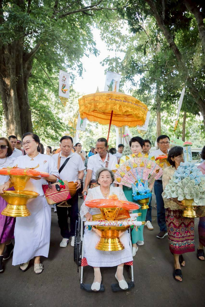 ภาพร่วมพิธีกรรมวัดโพธิ์ประทับช้าง