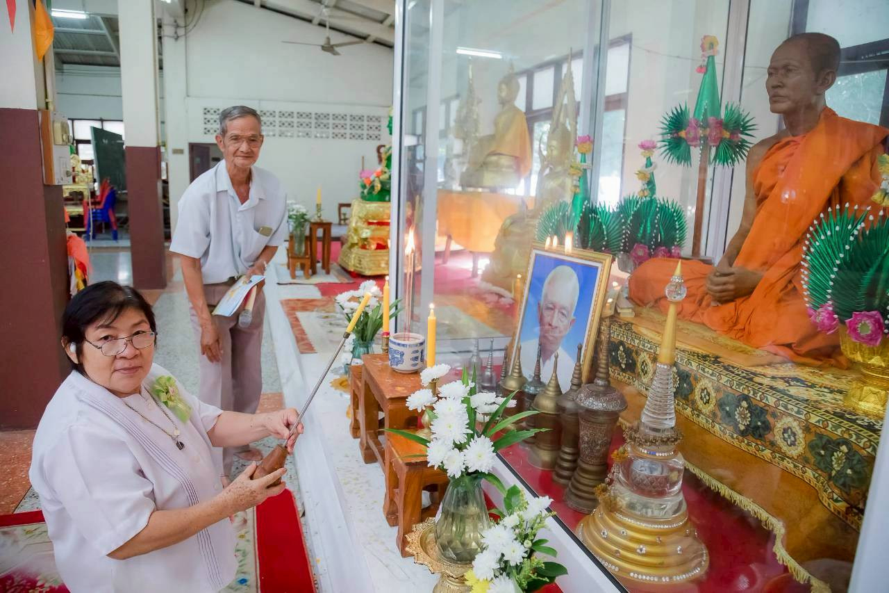 ภาพร่วมพิธีกรรมวัดโพธิ์ประทับช้าง