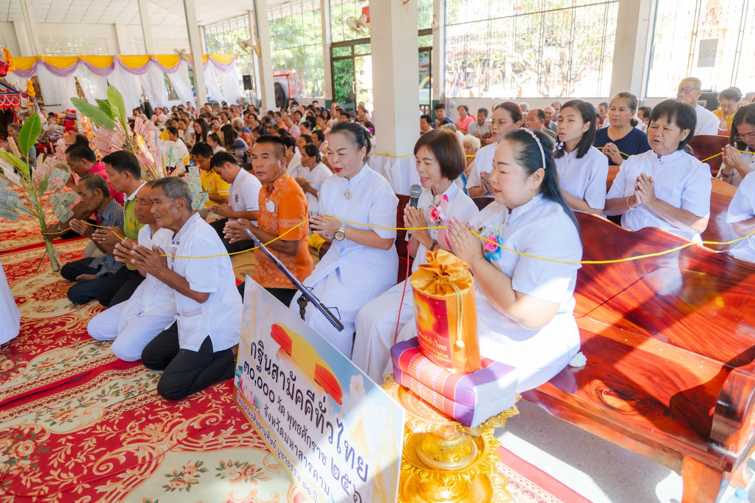 ภาพร่วมพิธีกรรมวัดบ้านหินลาด