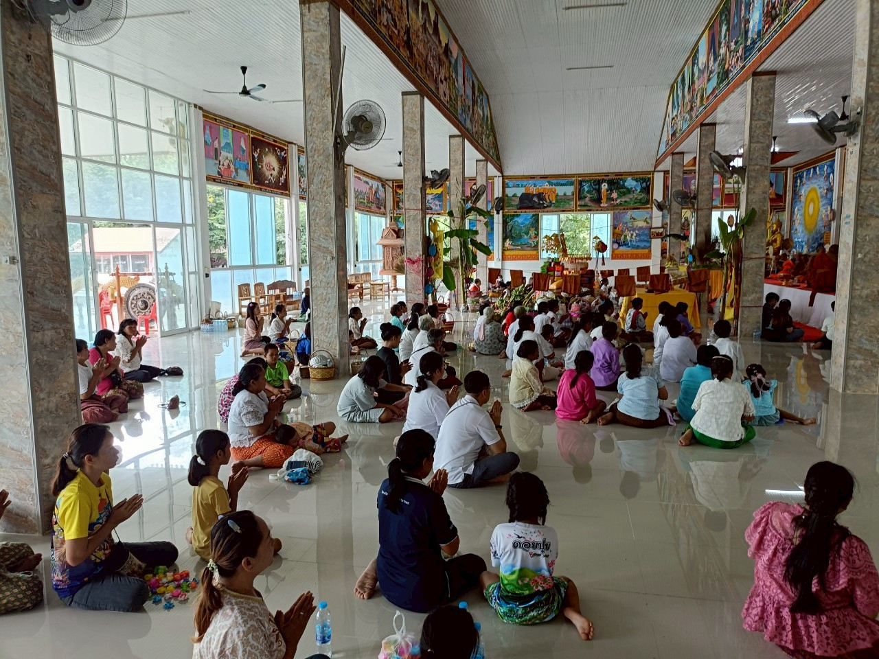 ภาพร่วมพิธีกรรมวัดหนองโดน(สว่างอารมณ์หนองโดน)