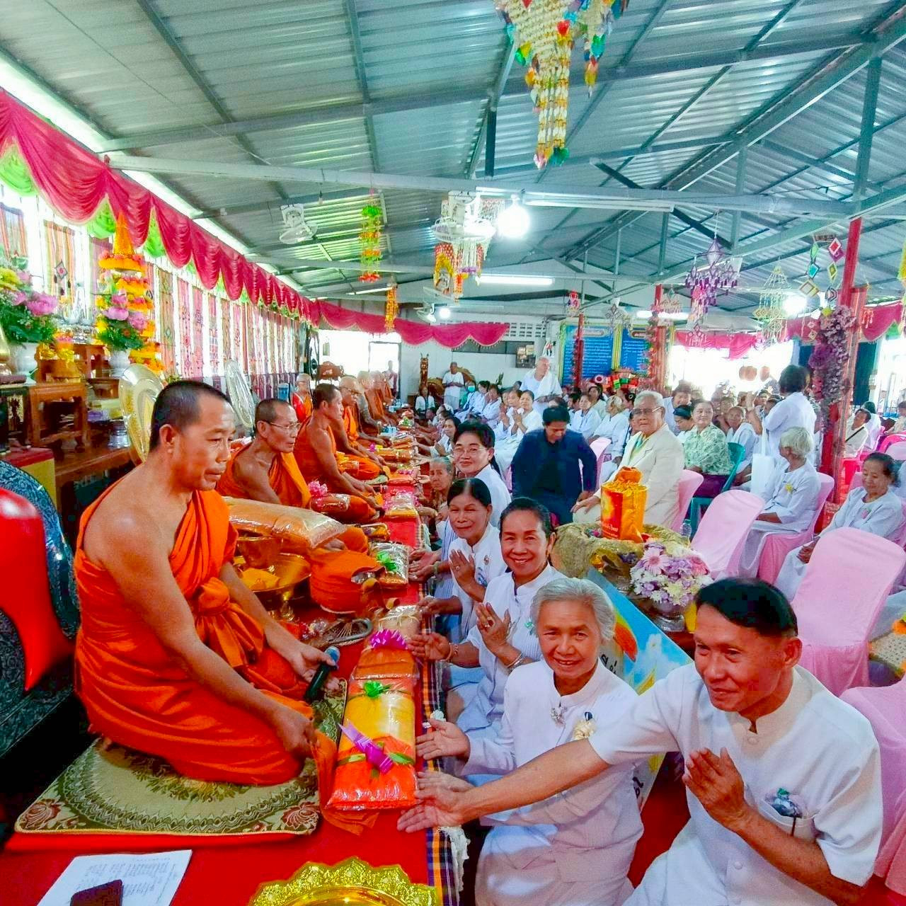 ภาพร่วมพิธีกรรมวัดศรีชมชื่น