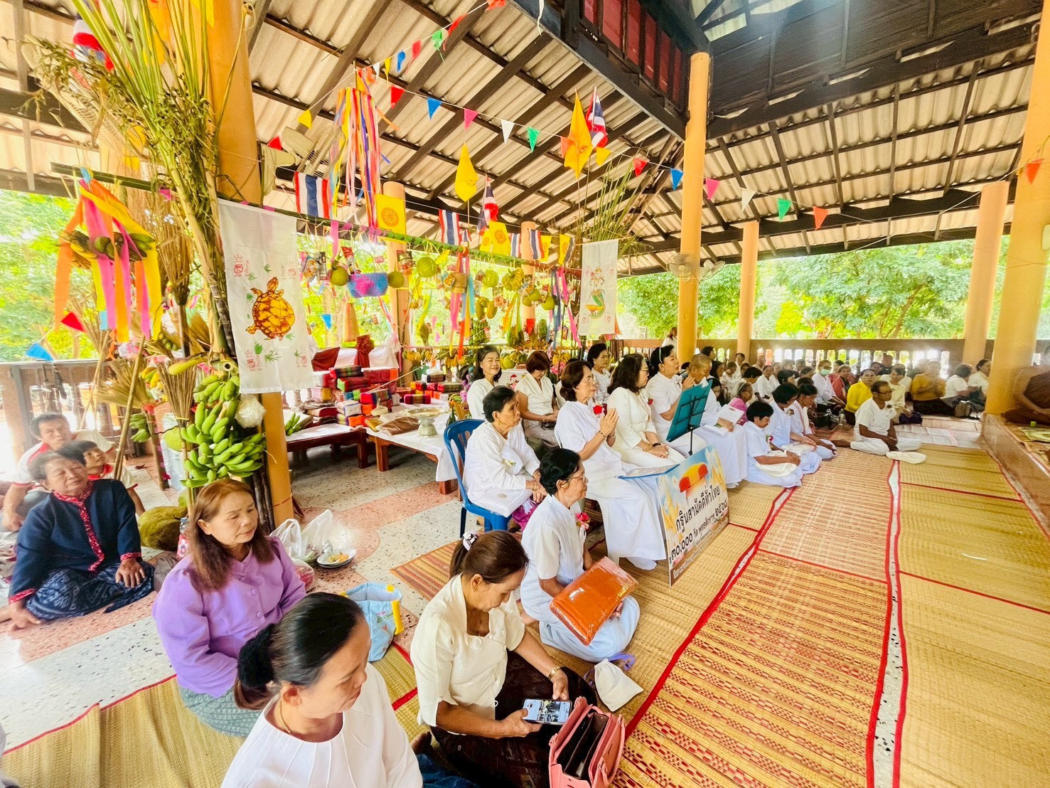 ภาพร่วมพิธีกรรมวัดป่าภูน้ำป๊อก