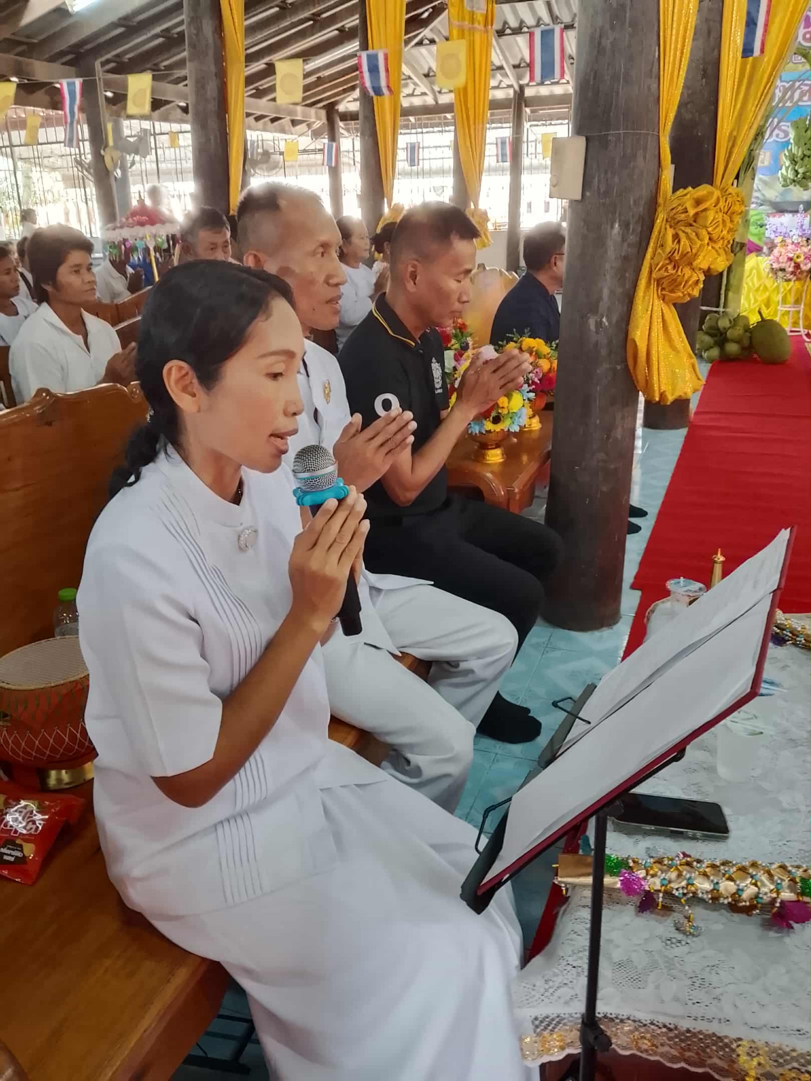 ภาพกล่าวคำถวายกฐินวัดศรีบัวทอง