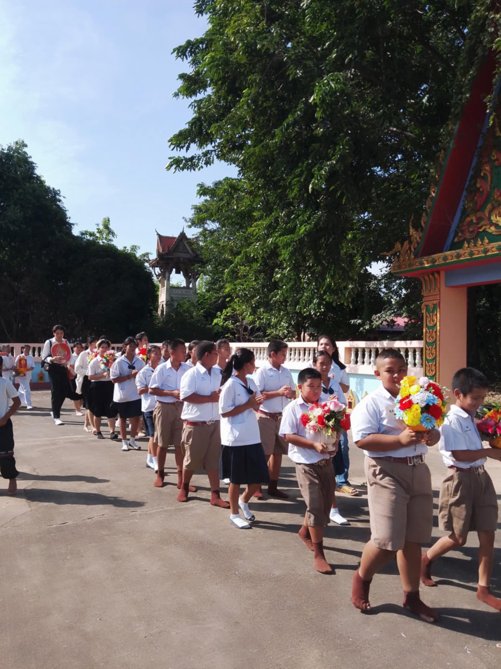 ภาพร่วมขบวนกฐินวัดศรีบัวทอง