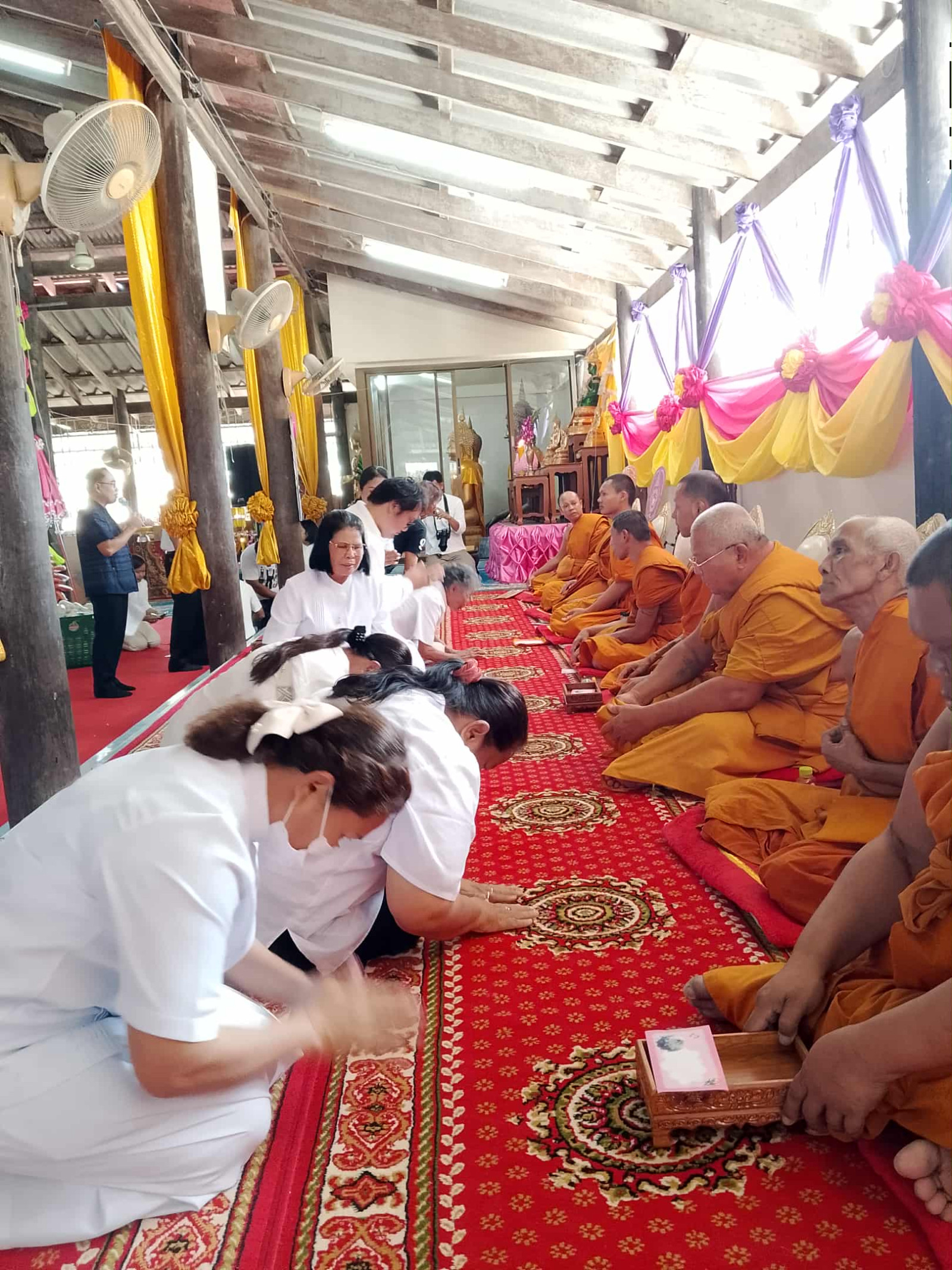 ภาพร่วมพิธีกรรมวัดศรีบัวทอง