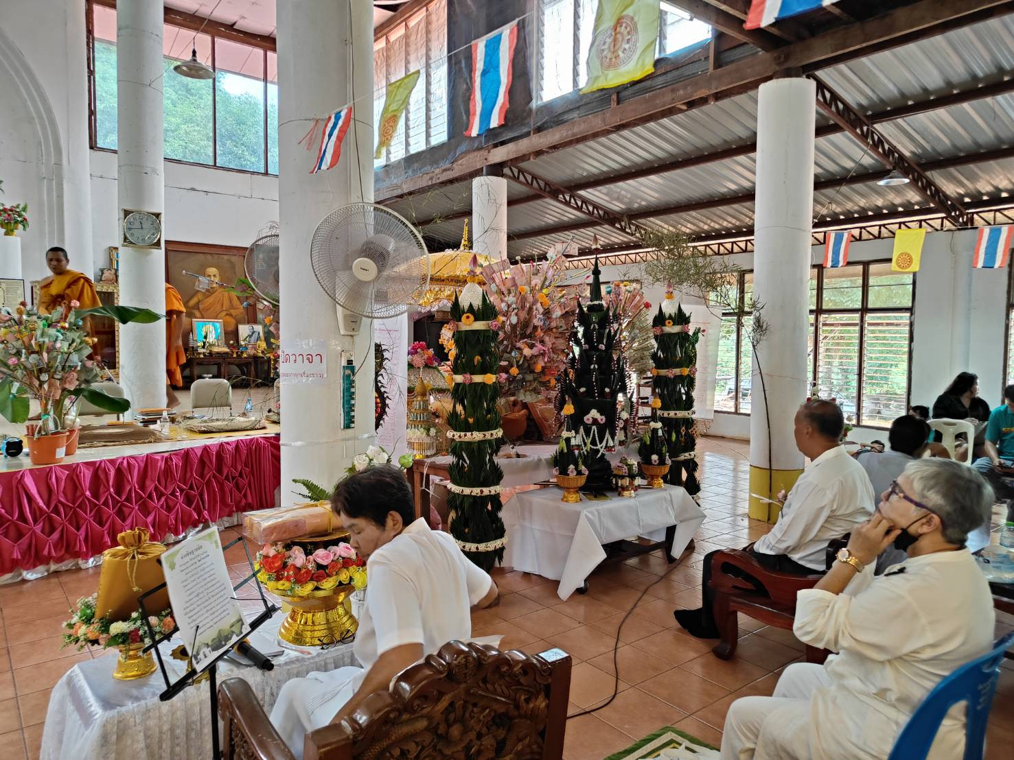 ภาพร่วมพิธีกรรมวัดถ้ำเนรมิต