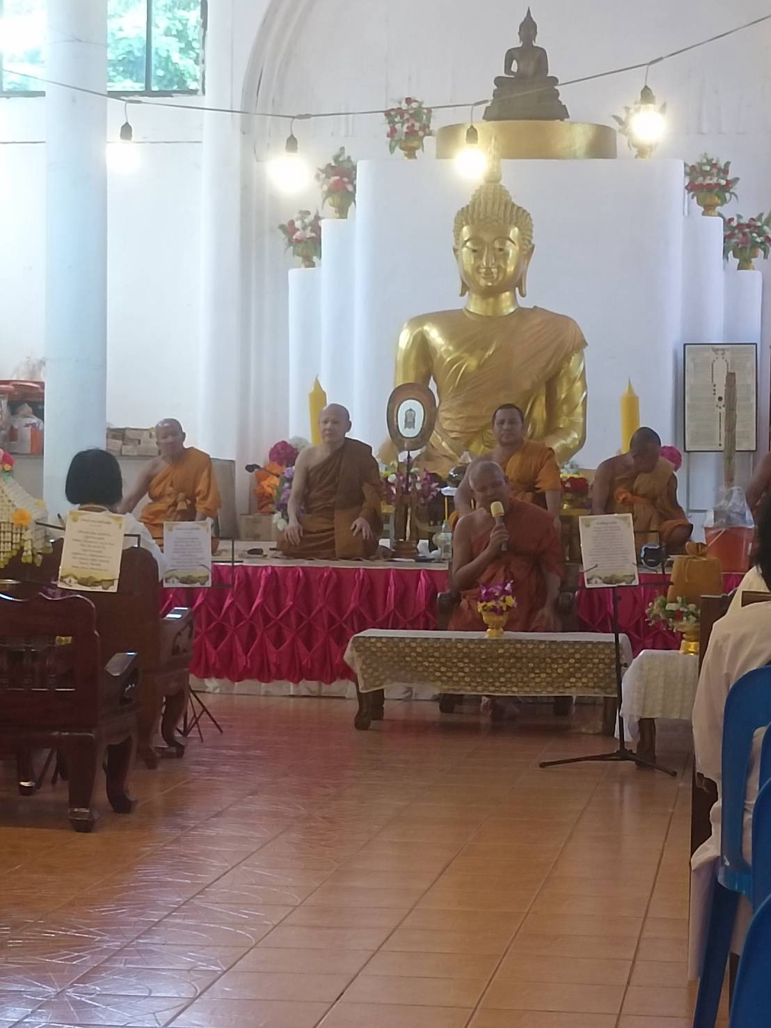 ภาพร่วมพิธีกรรมวัดถ้ำเนรมิต