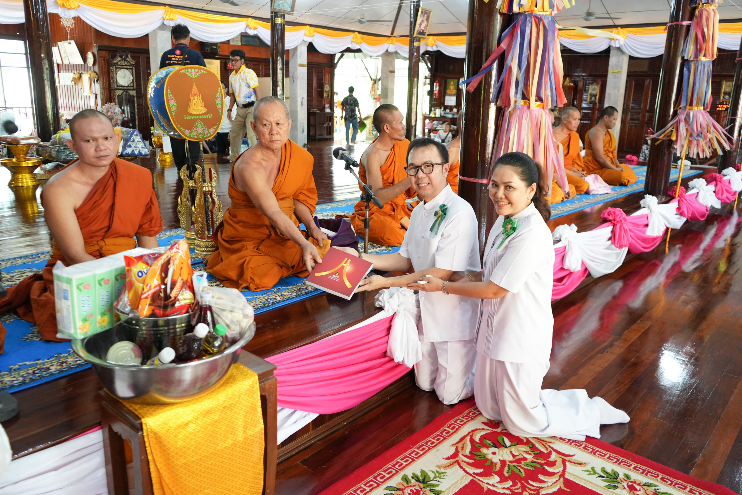 ภาพร่วมพิธีกรรมวัดจอมมณี