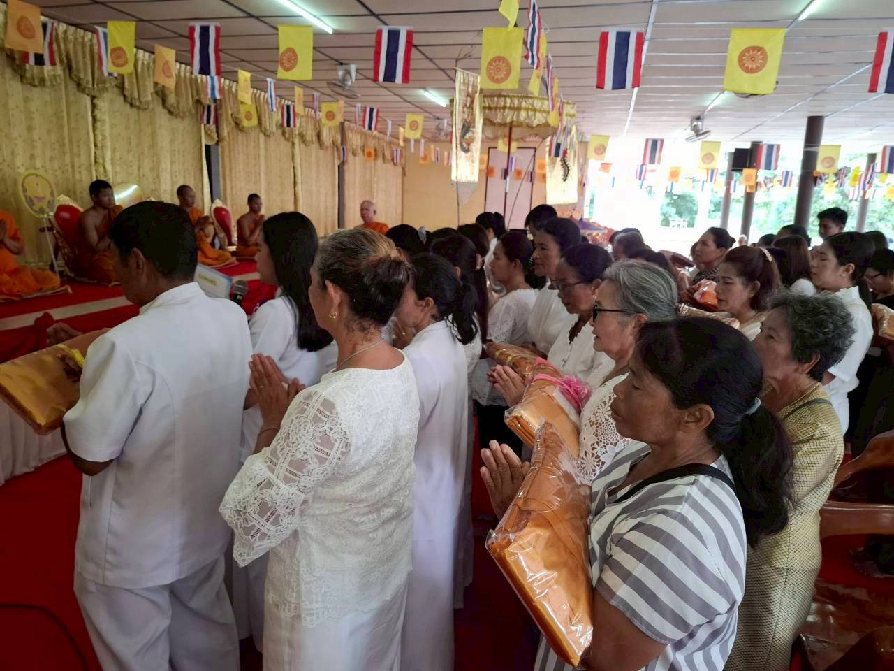 ภาพร่วมพิธีกรรมวัดประสพ