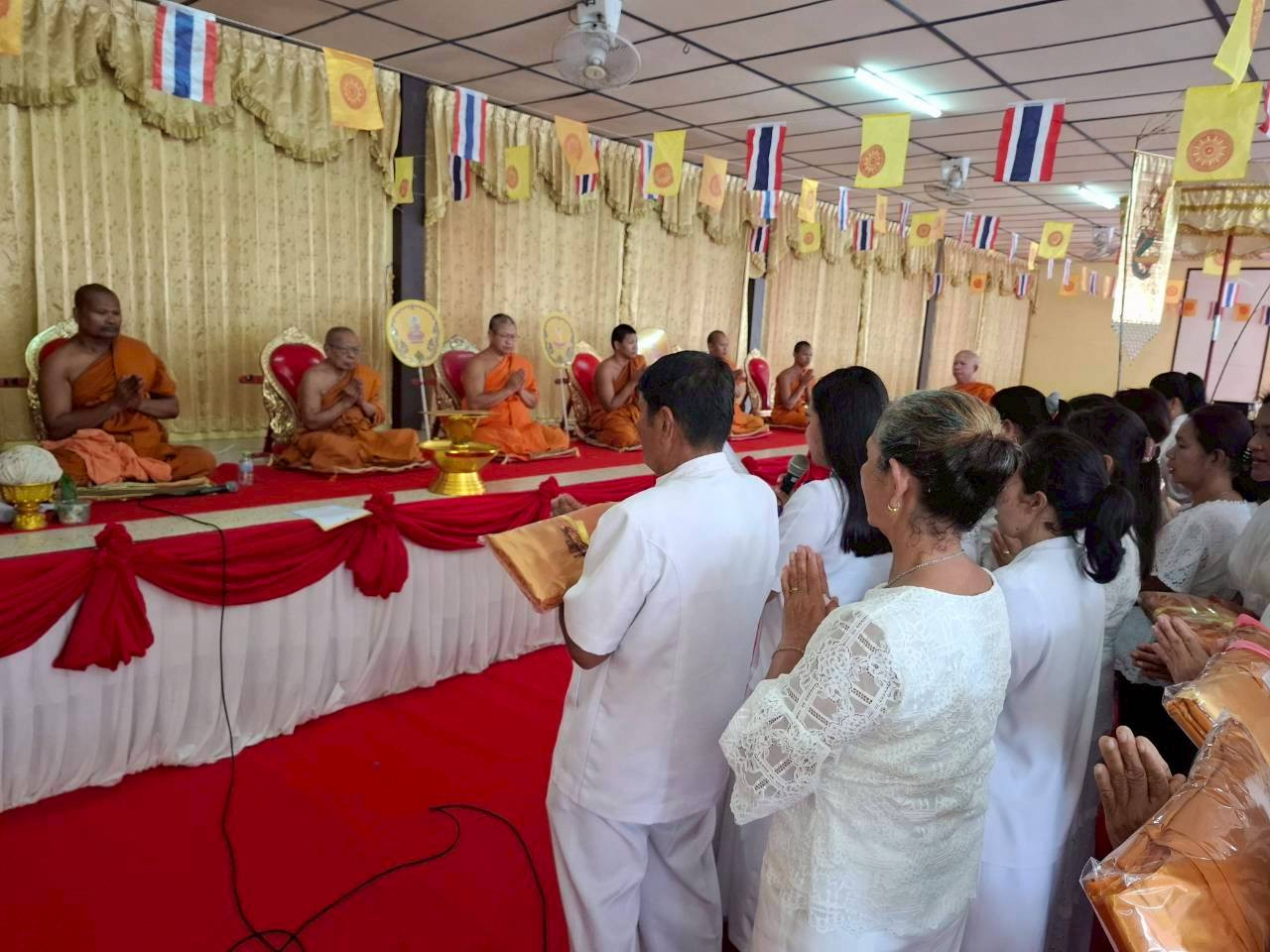 ภาพร่วมพิธีกรรมวัดประสพ