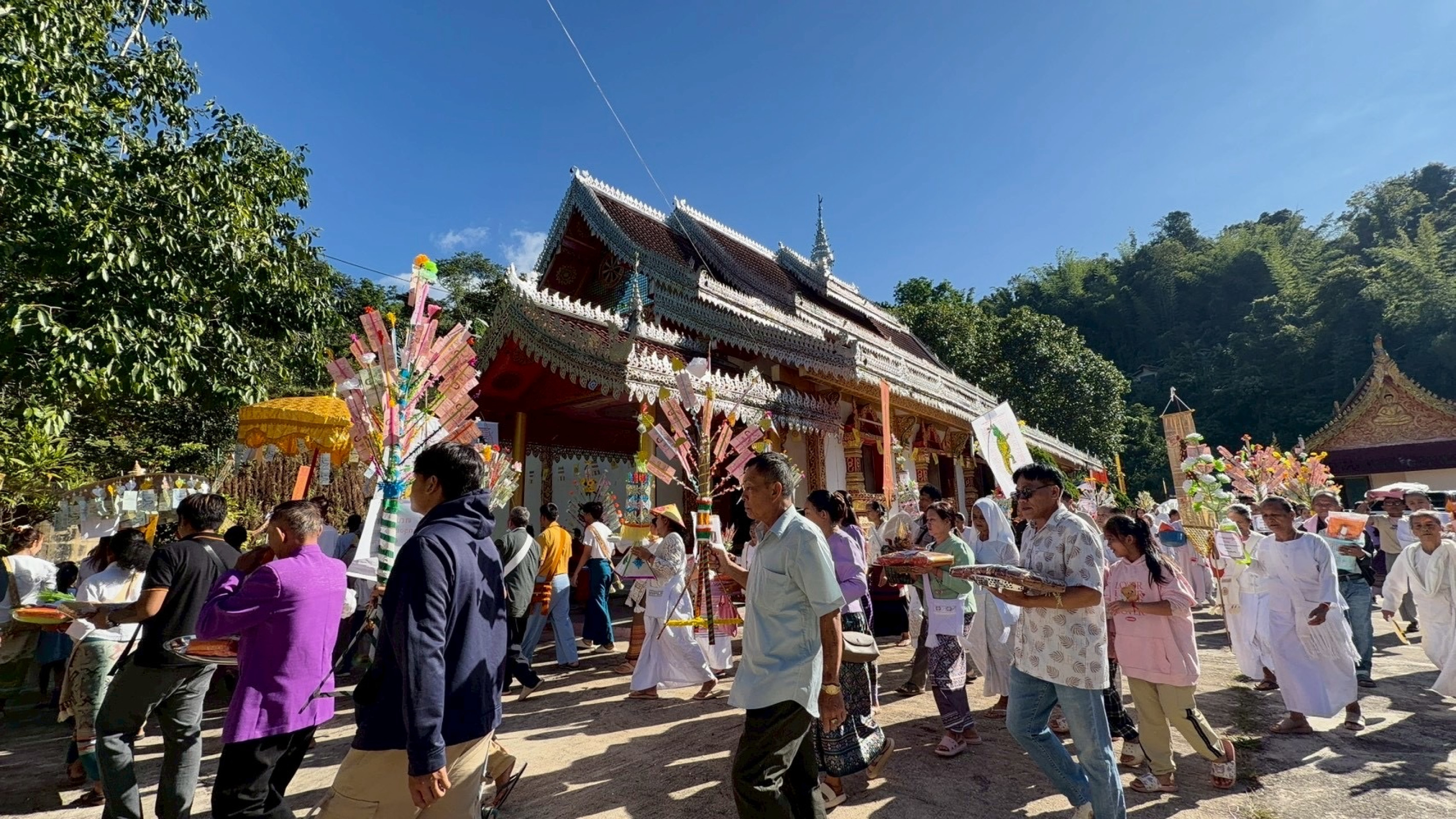 ภาพร่วมพิธีกรรมวัดพระธาตุสามต้าว