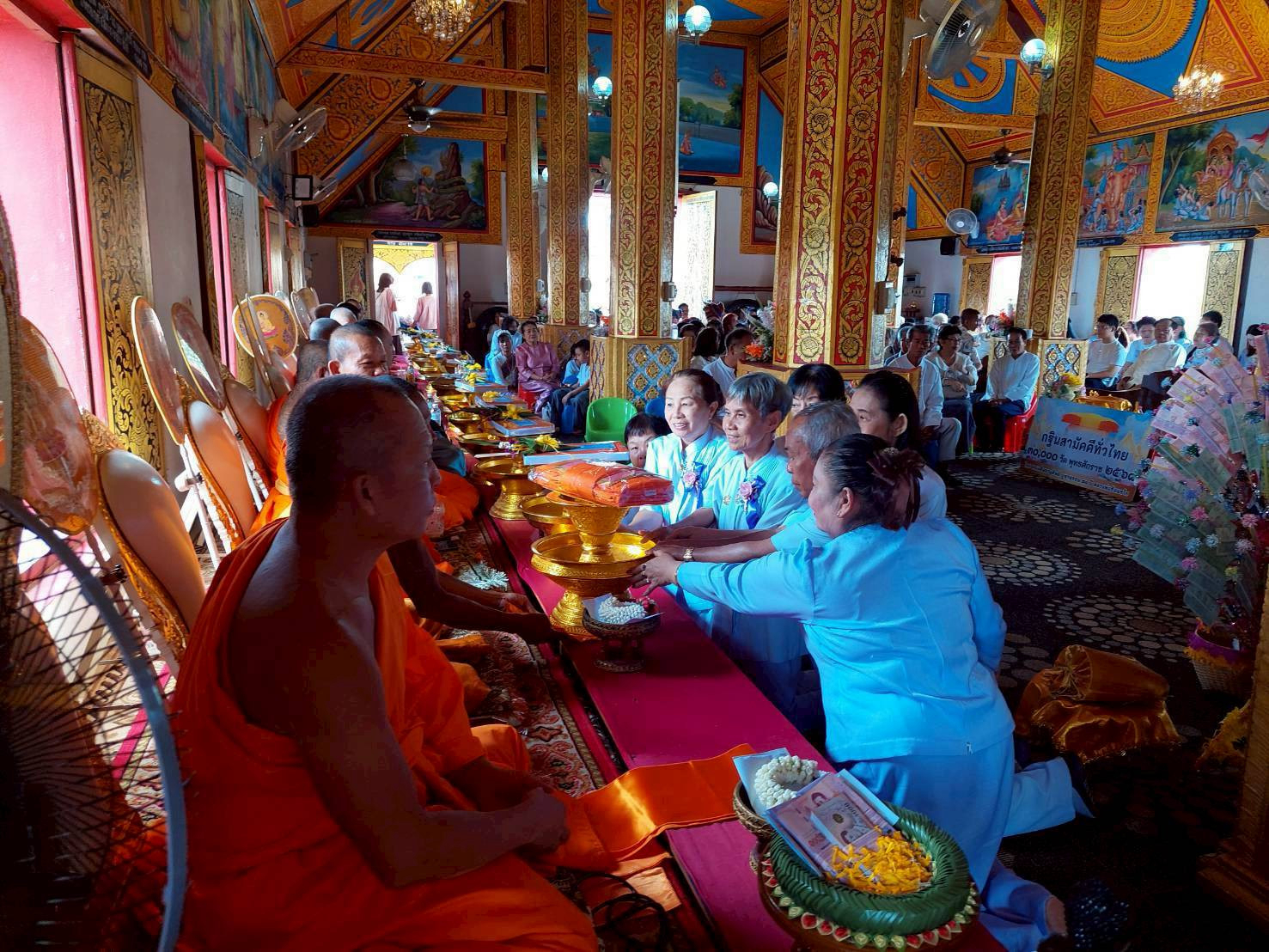 ภาพร่วมพิธีกรรมวัดนางเหลียว