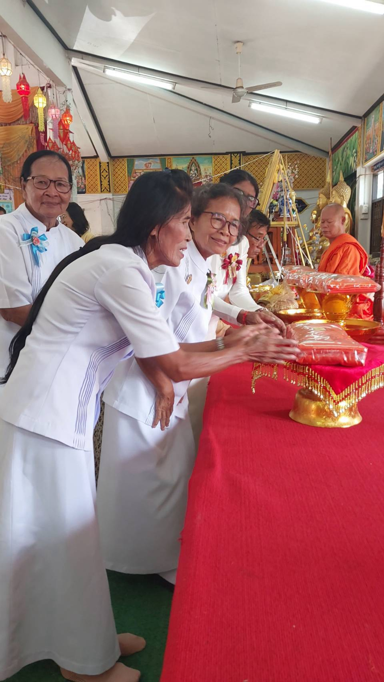 ภาพร่วมพิธีกรรมวัดหนองปลาไหล