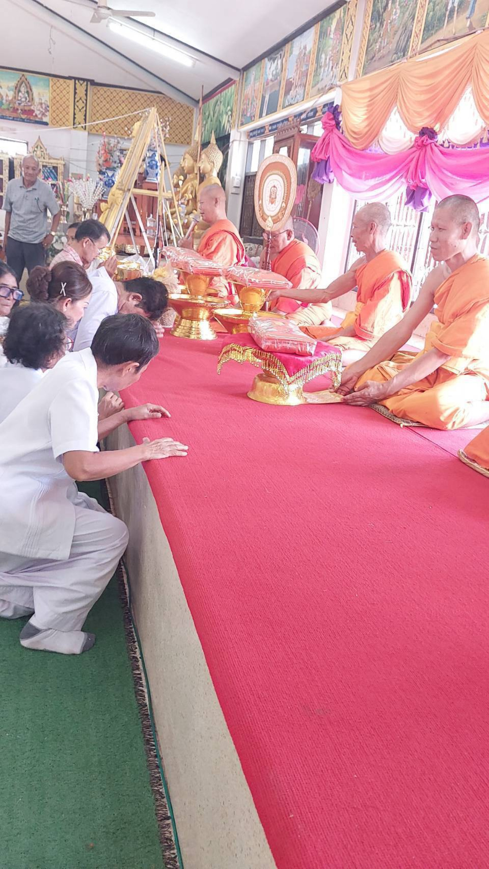 ภาพร่วมพิธีกรรมวัดหนองปลาไหล