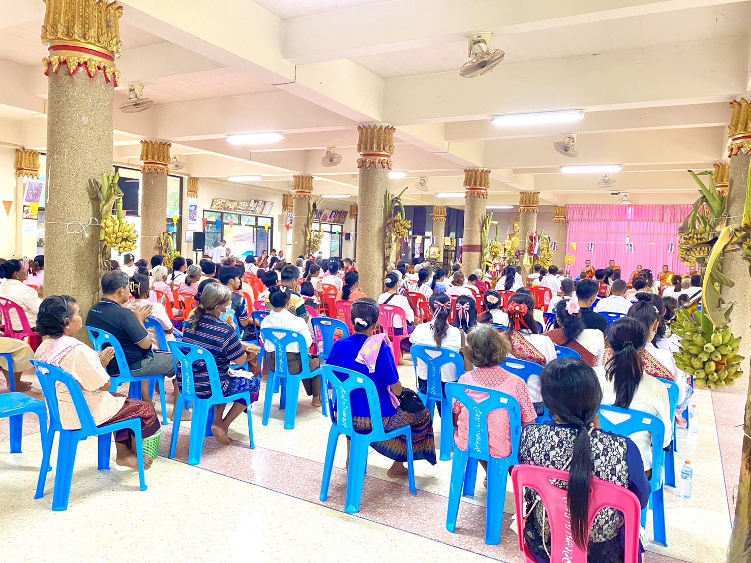 ภาพร่วมพิธีกรรมวัดป่าบ้านตรวจ