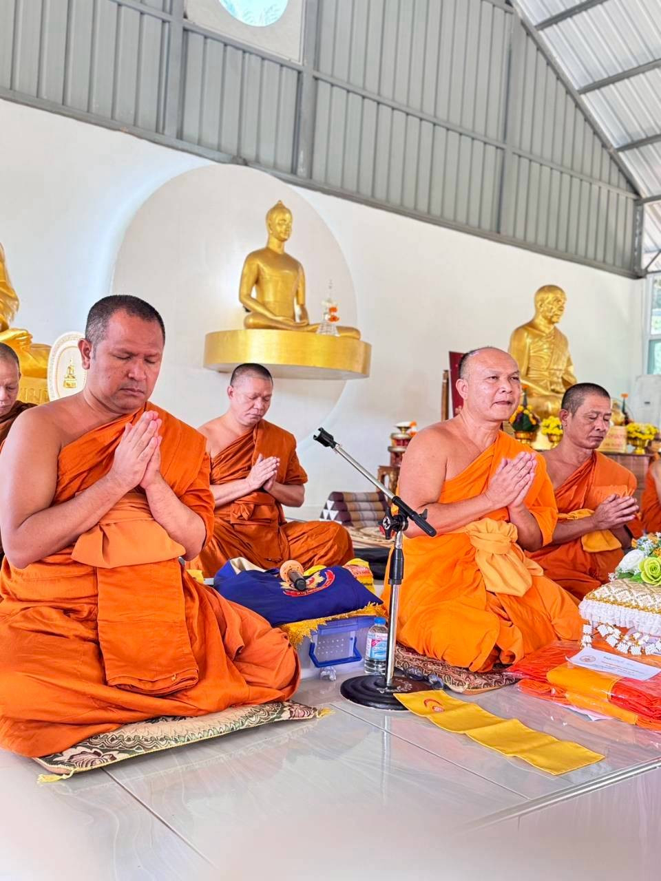 ภาพร่วมพิธีกรรมศูนย์ธรรมรัตน์บ้านแพง