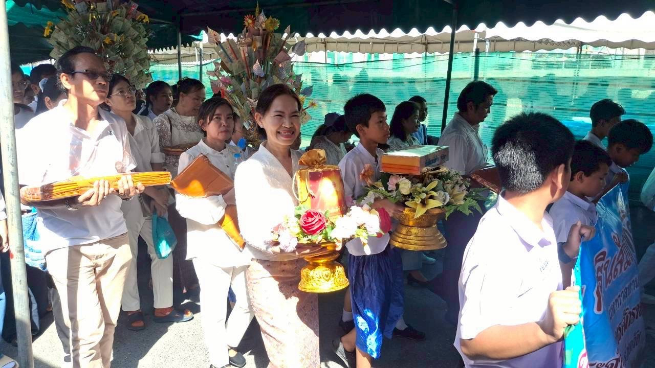 ภาพร่วมขบวนกฐินวัดบึงบัว