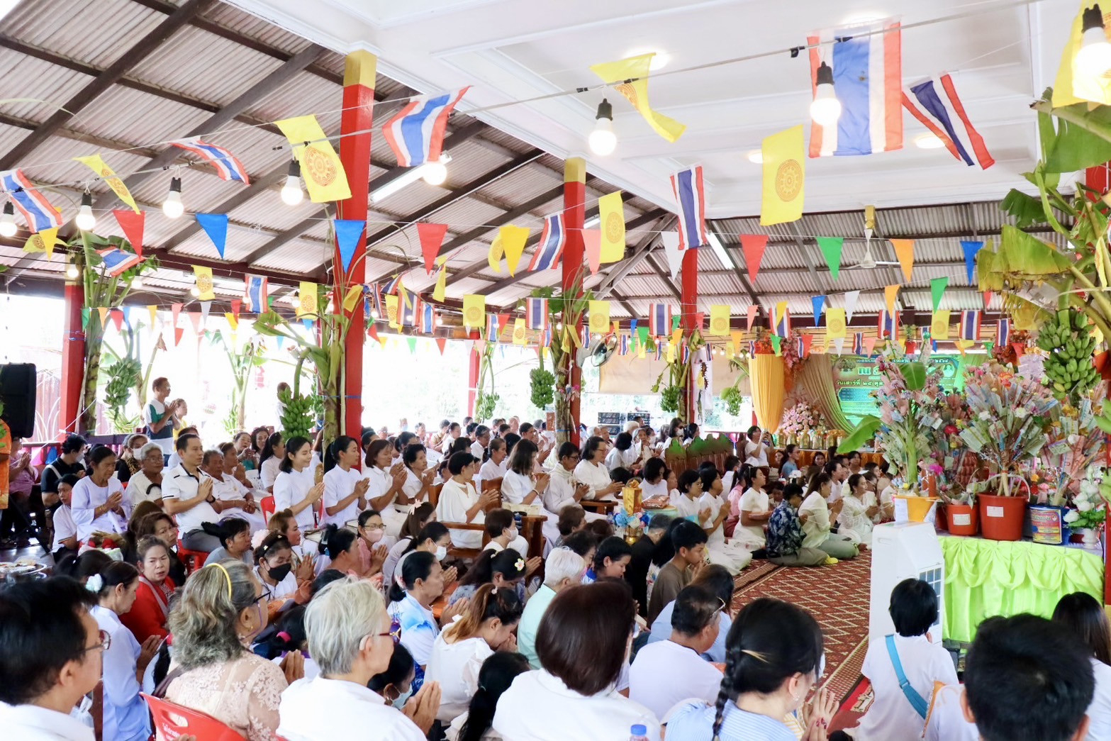 ภาพร่วมพิธีกรรมวัดโปรยฝน