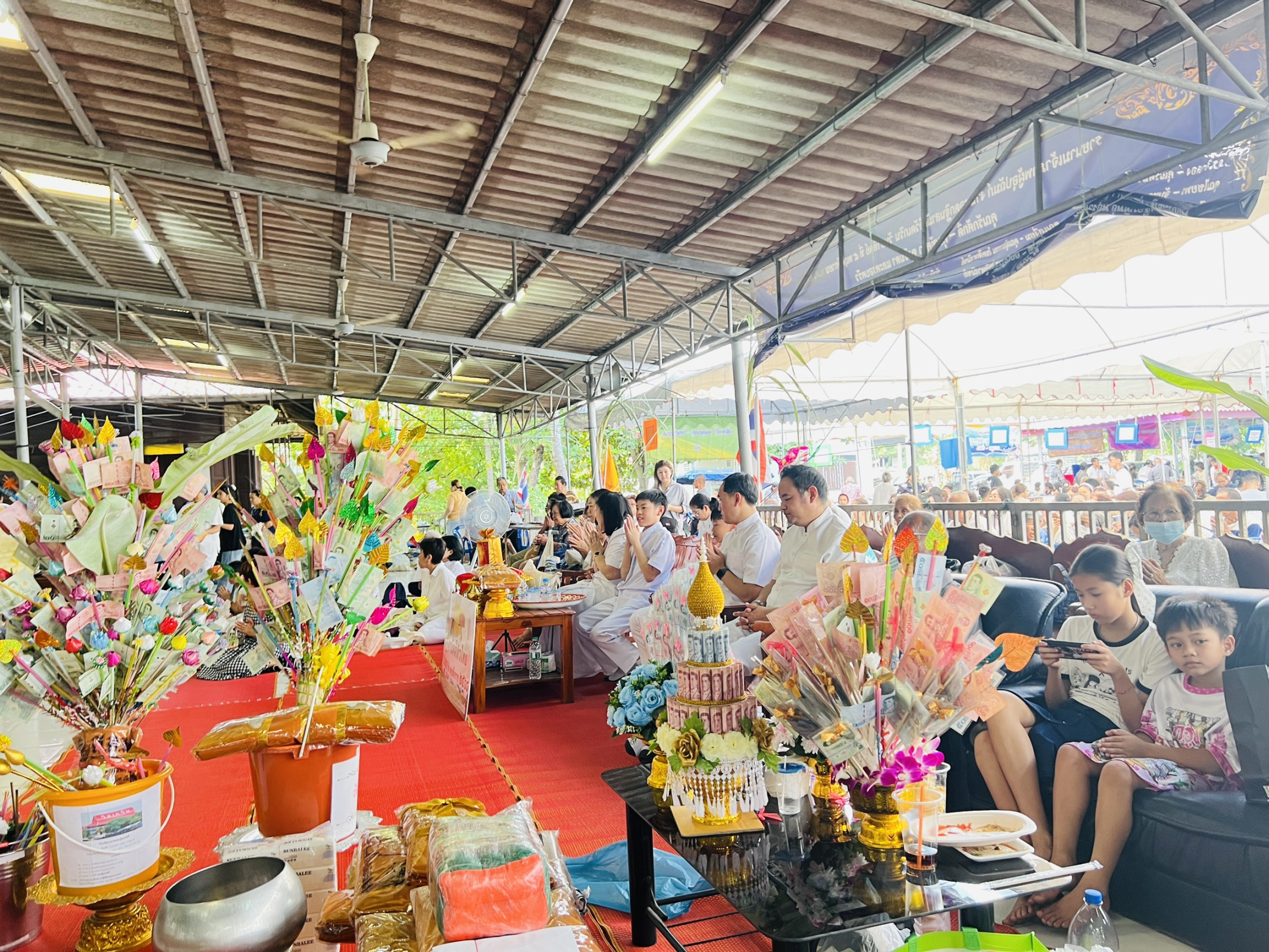 ภาพร่วมพิธีกรรมวัดเกริน