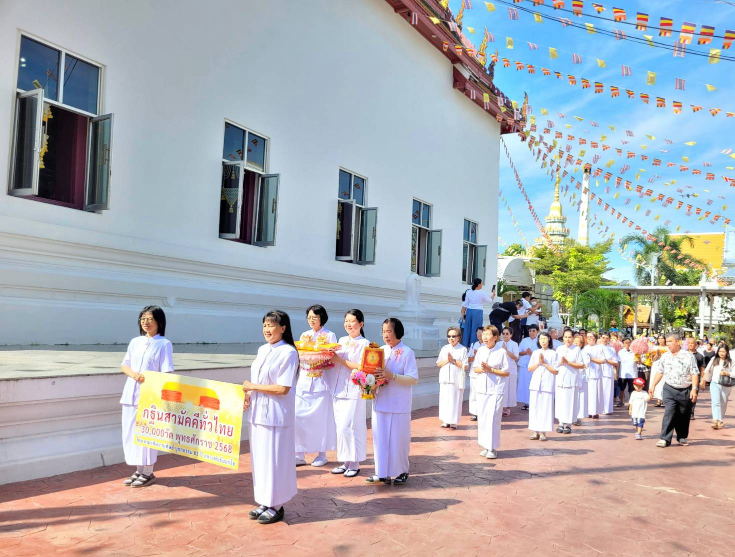 ภาพร่วมพิธีกรรมวัดบางหลวง