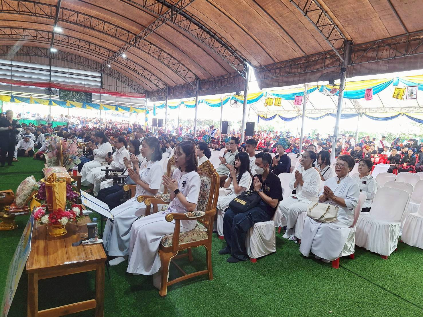 ภาพร่วมพิธีกรรมวัดธรรมธุราราม