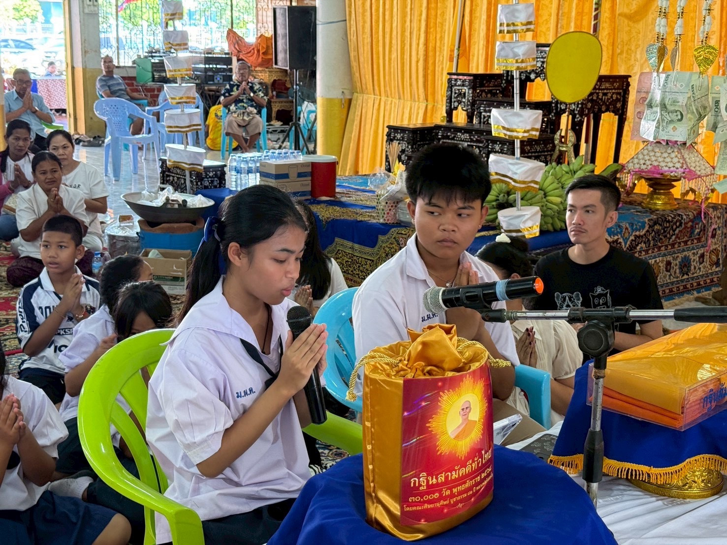 ภาพร่วมพิธีกรรมวัดผึ่งแดด