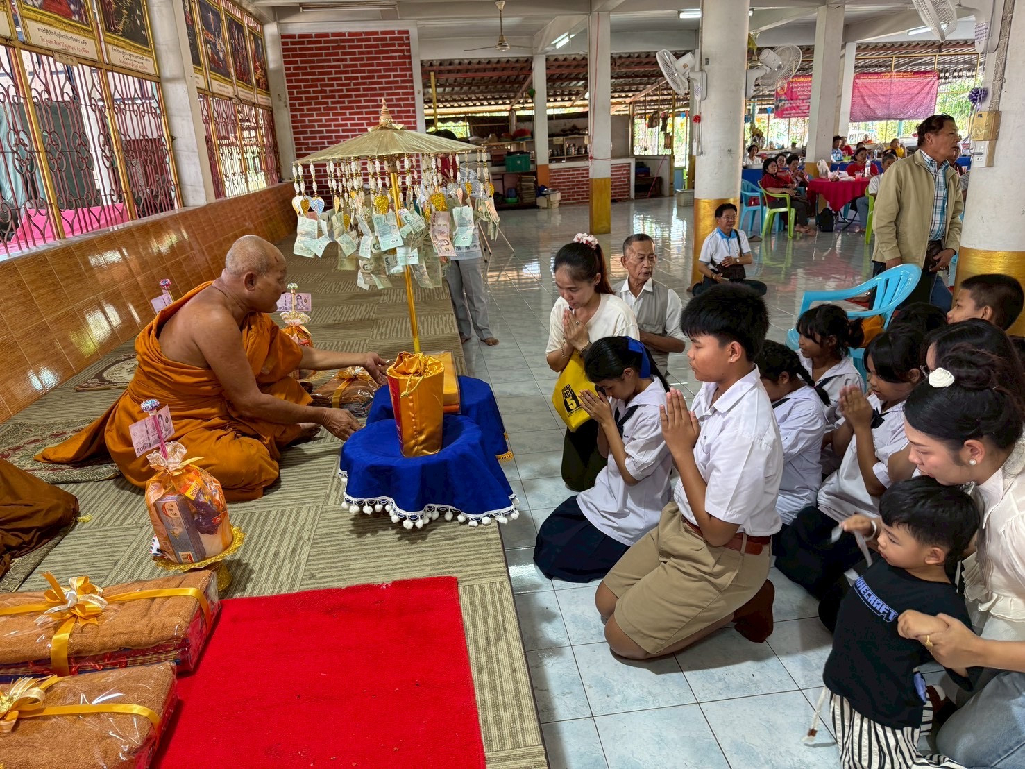 ภาพร่วมพิธีกรรมวัดผึ่งแดด