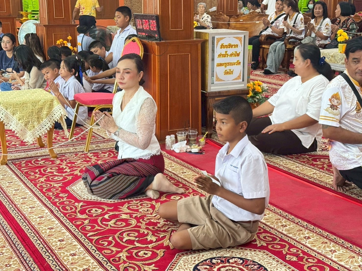 ภาพร่วมพิธีกรรมวัดไก่