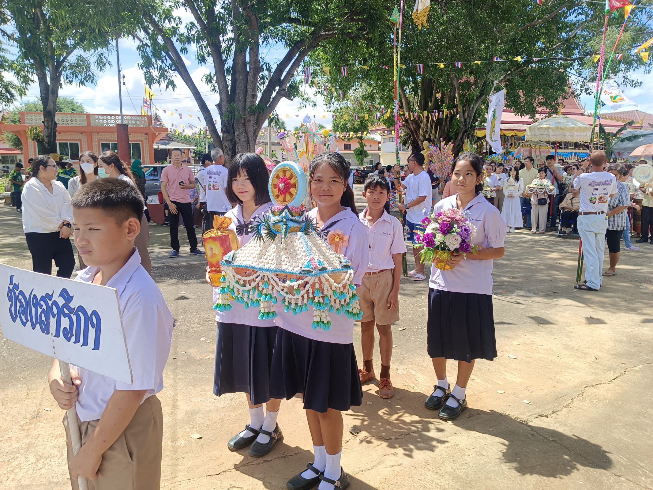 ภาพร่วมขบวนกฐินวัดปากช่องสาริกา