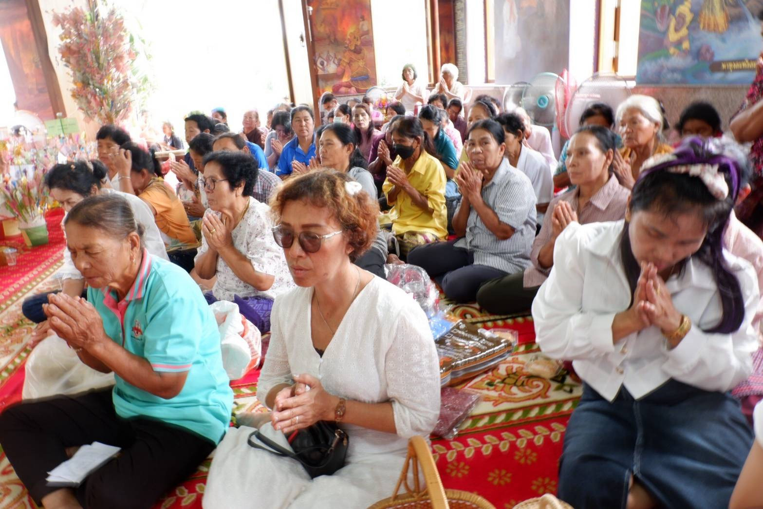 ภาพร่วมพิธีกรรมวัดถ้ำเขาน้อย