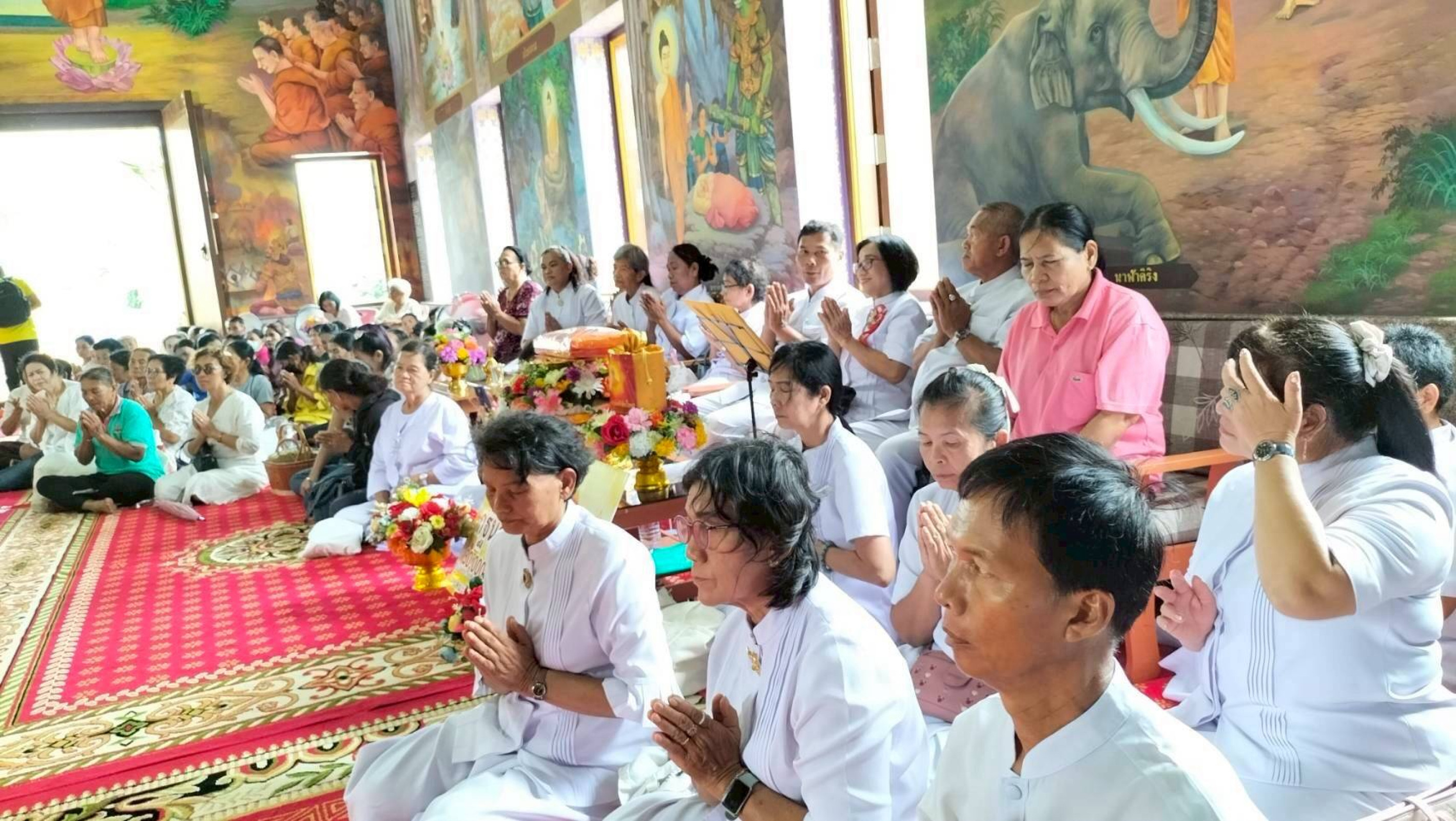 ภาพร่วมพิธีกรรมวัดถ้ำเขาน้อย