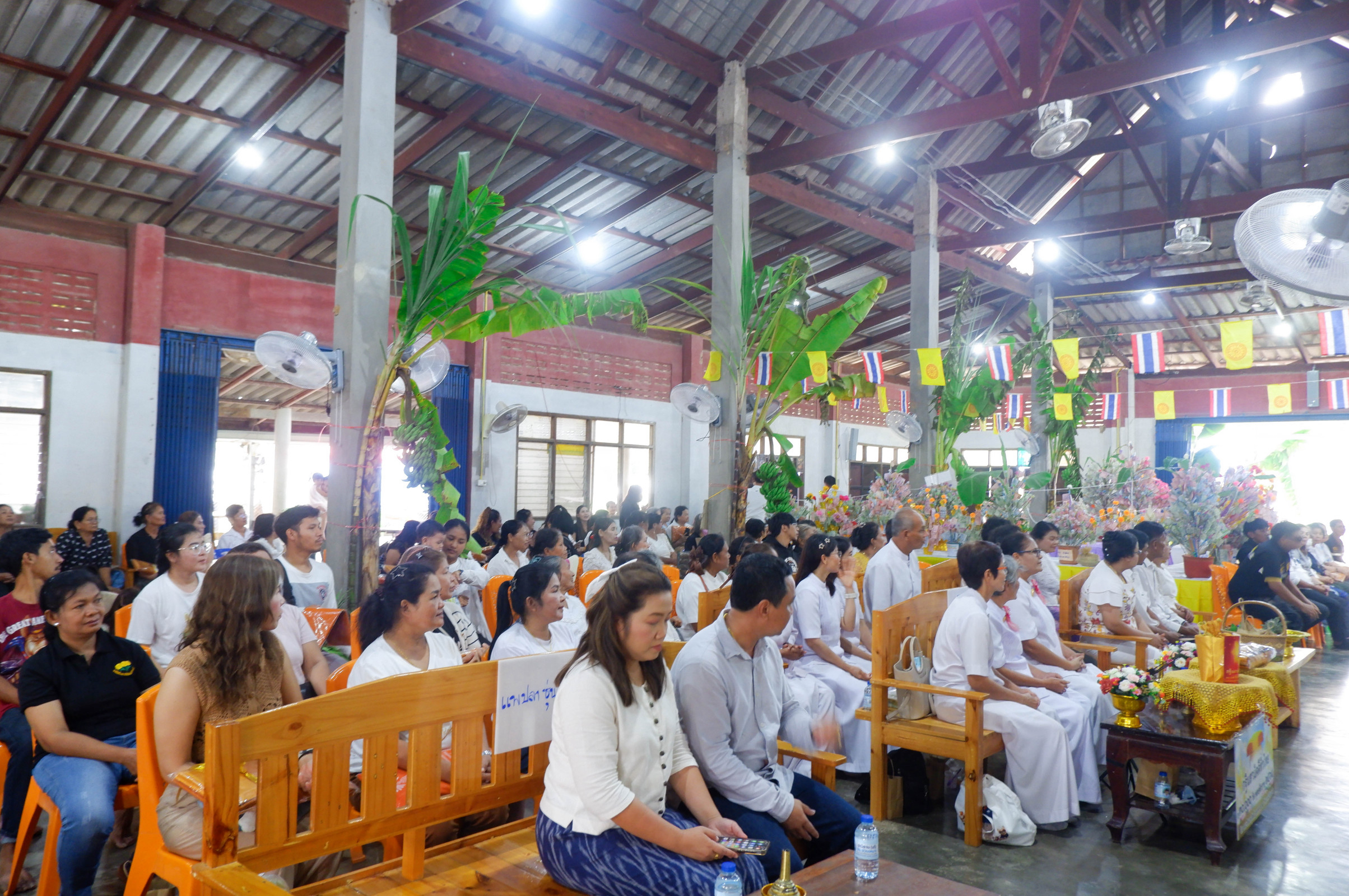 ภาพร่วมพิธีกรรมวัดคอกอ้ายเผือก