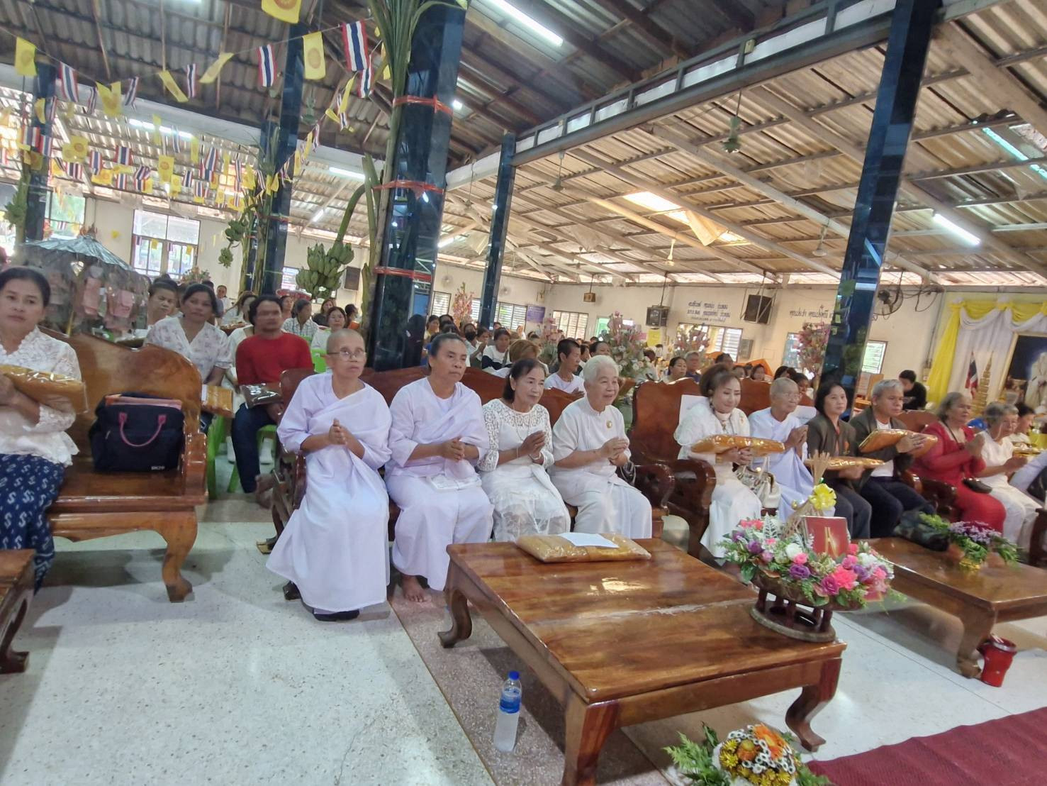 ภาพร่วมพิธีกรรมที่พักสงฆ์ป่าน้ำตกเขมโก