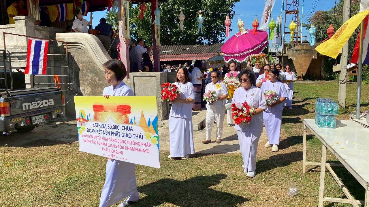 ภาพร่วมขบวนกฐินวัดม่อนจำศีล