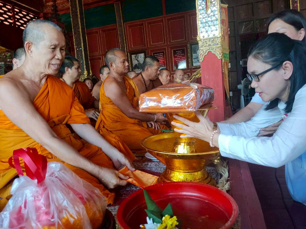 ภาพร่วมพิธีกรรมวัดม่อนจำศีล