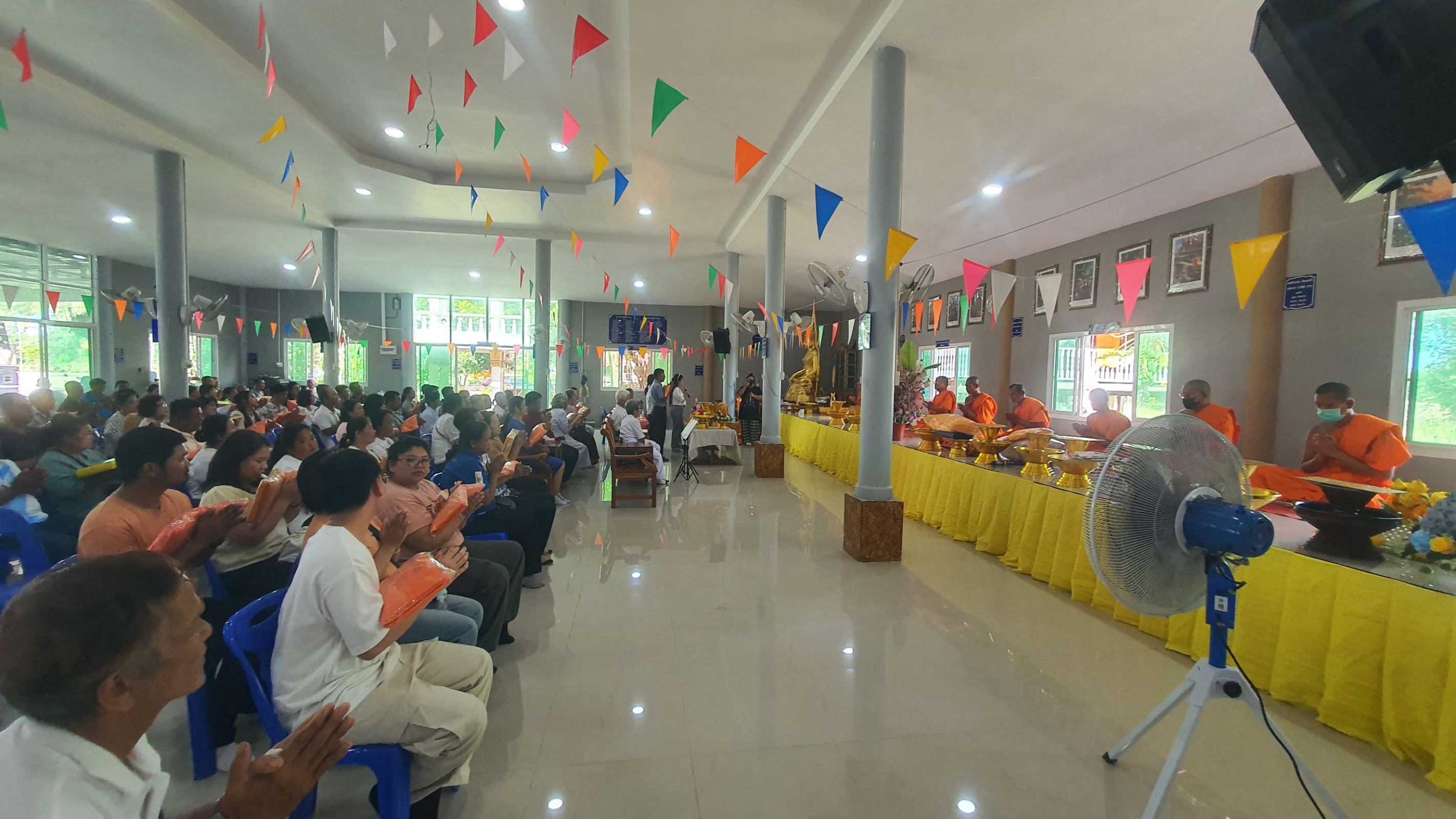 ภาพร่วมพิธีกรรมวัดลำประดากลาง