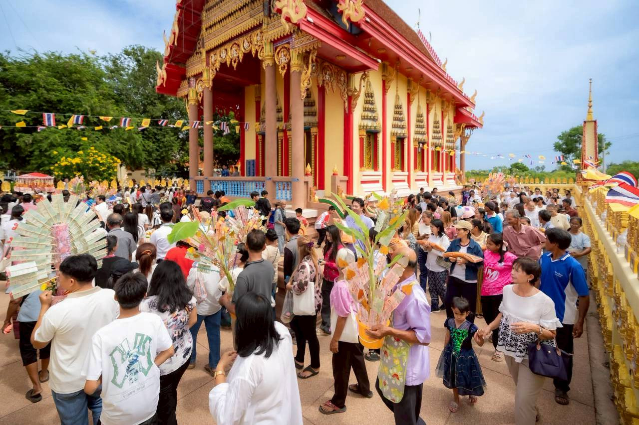 ภาพร่วมพิธีกรรมวัดพันดุง