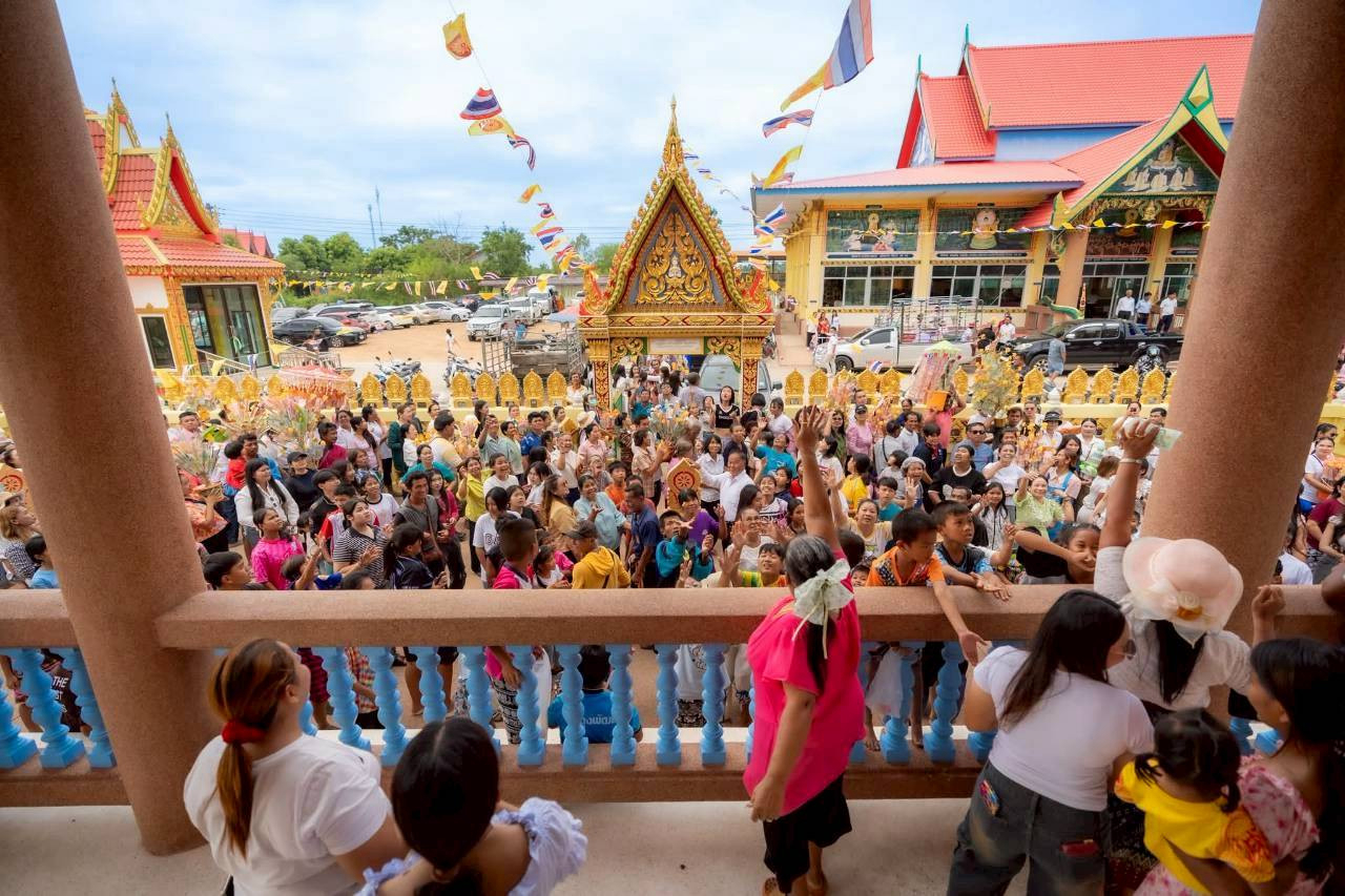 ภาพร่วมพิธีกรรมวัดพันดุง