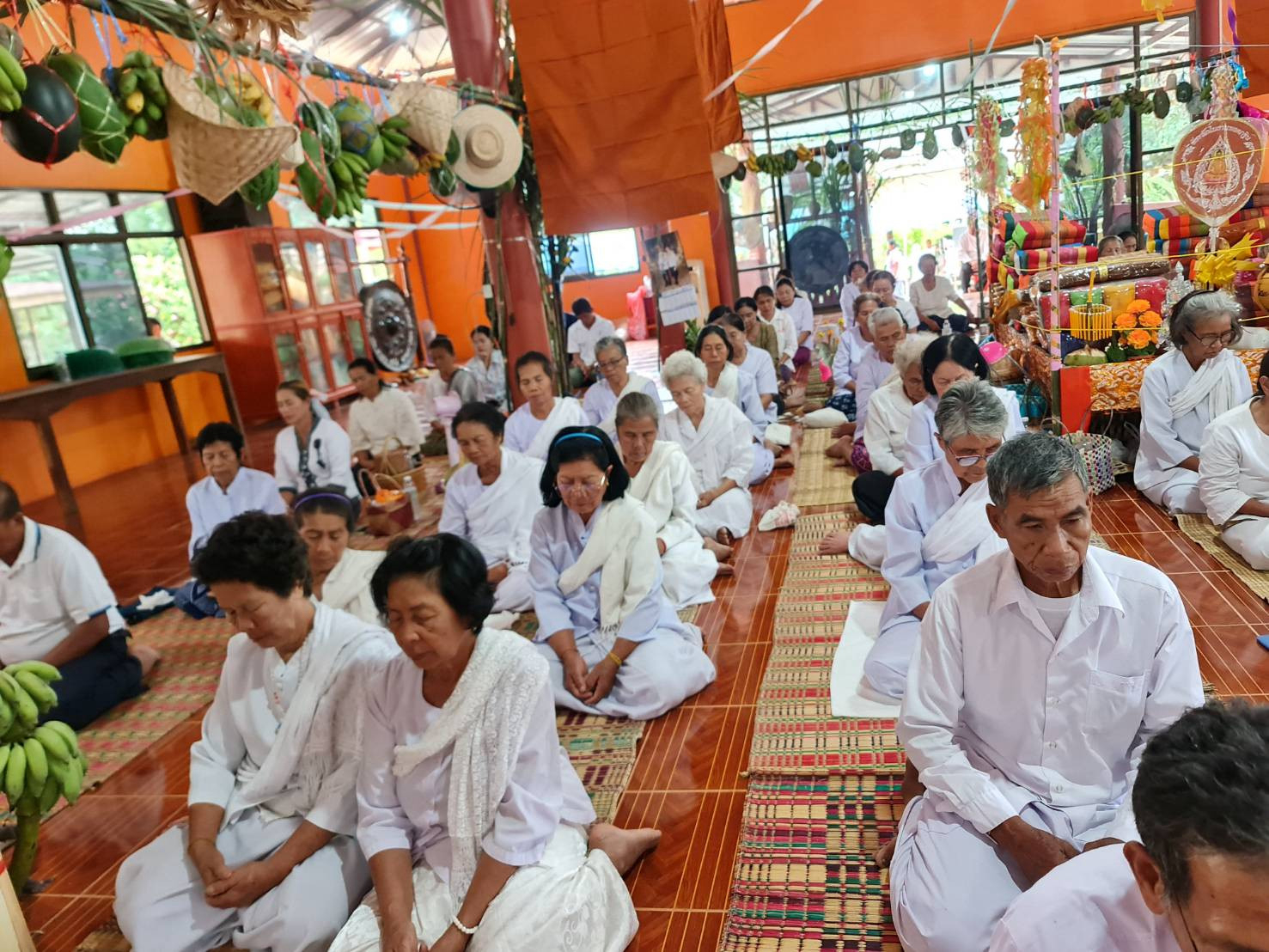 ภาพร่วมพิธีกรรมวัดรัตนราษฎร์สามัคคี