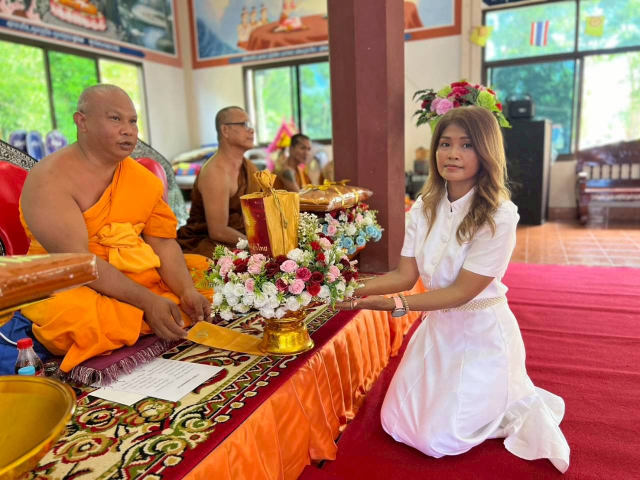 ภาพการถวายปัจจัยวัดโนนสวรรค์