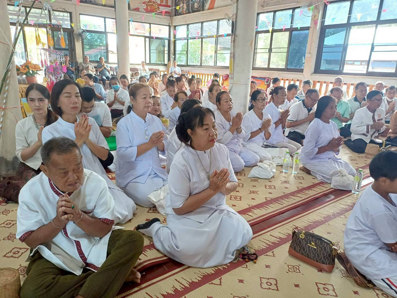 ภาพร่วมพิธีกรรมวัดโพธิ์ชัย