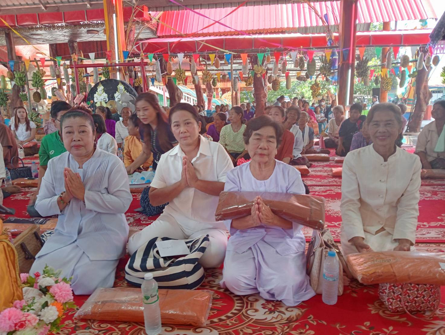 ภาพร่วมพิธีกรรมวัดบ้านลาด