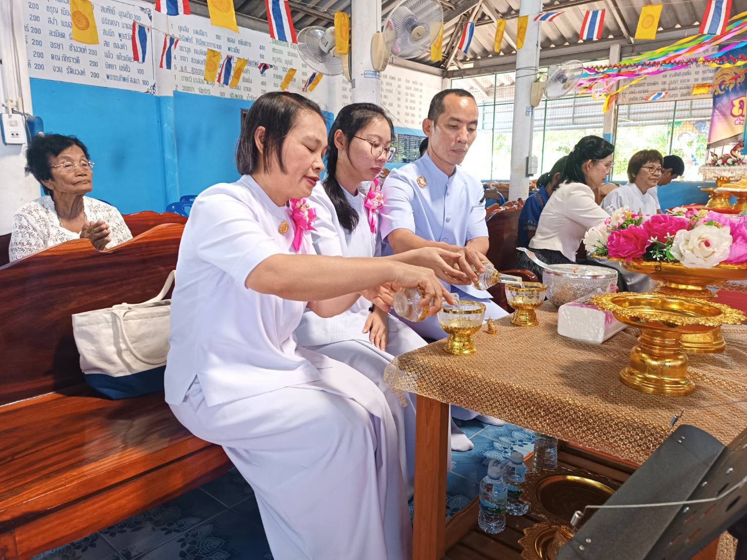 ภาพร่วมพิธีกรรมวัดดงพิกุล
