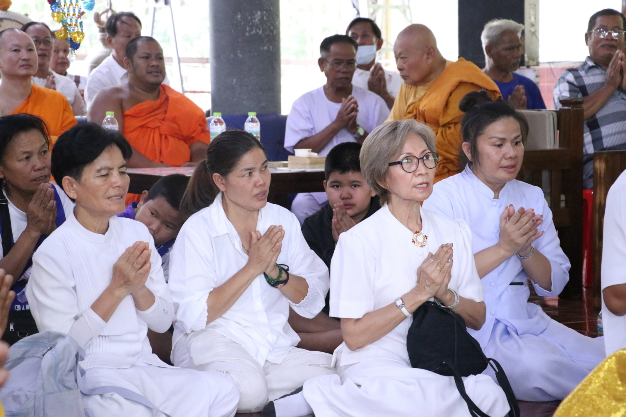 ภาพร่วมพิธีกรรมวัดพระพุทธบาทเขาน้อยเจริญธรรม